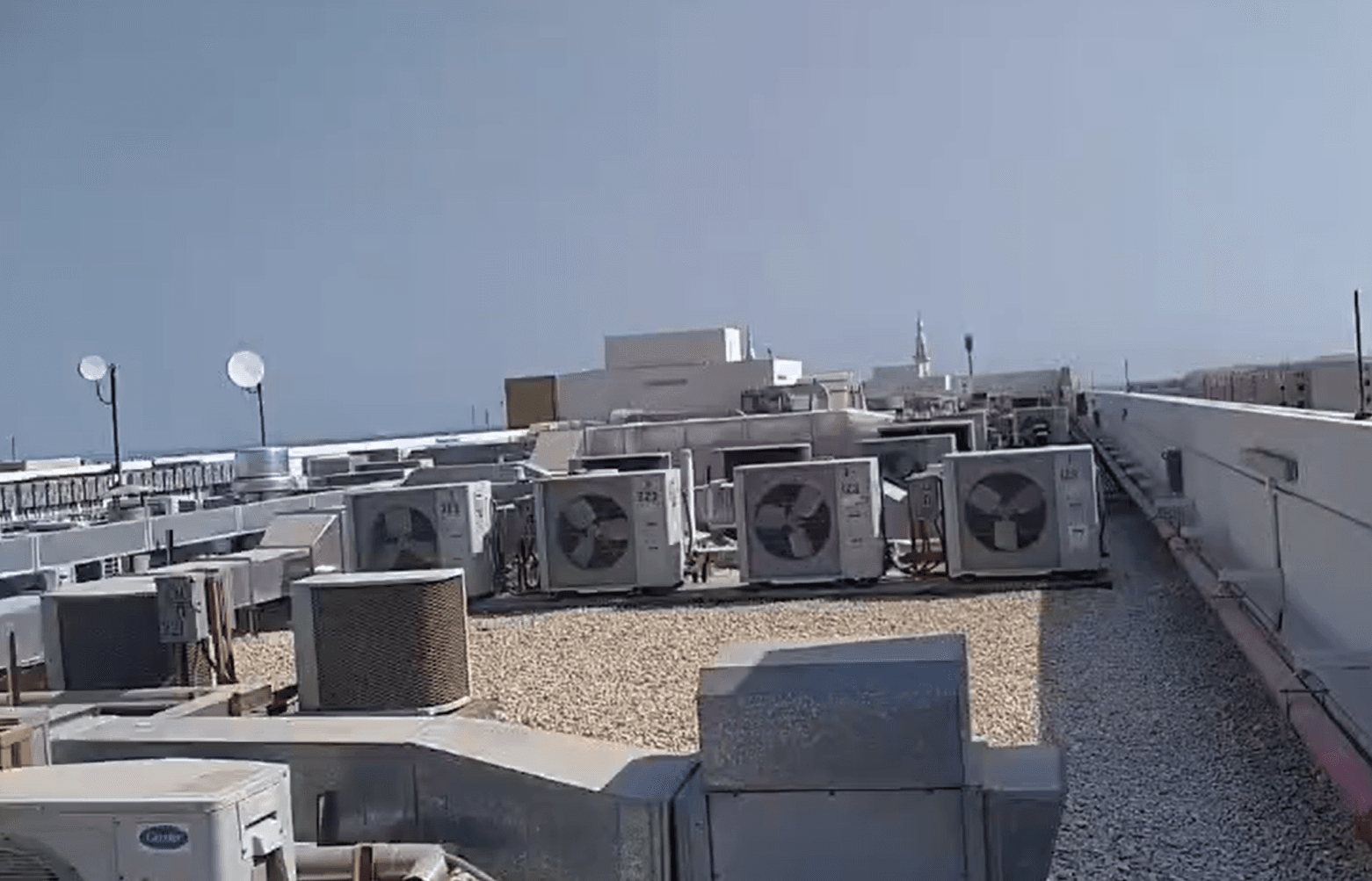 أنظمة MEP داخل فندق هوليداي إن